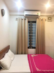 Postel nebo postele na pokoji v ubytování Phòng đơn giường đôi khép kín yên tĩnh
