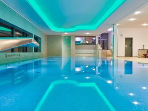 Bazén v ubytování Hotel Elbresidenz an der Therme nebo v jeho okolí
