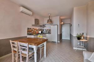 Cucina o angolo cottura di BnB Borgo le Vigne - L'Uva rara Only Adults