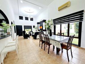 Gallery image of Private 4Bedroom Villa Pool,BBQ,Karaoke, Afamosa Resort in Kampong Alor Gajah