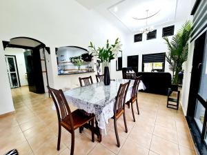 Gallery image of Private 4Bedroom Villa Pool,BBQ,Karaoke, Afamosa Resort in Kampong Alor Gajah +40 photos