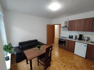 Kuchyň nebo kuchyňský kout v ubytování Tempel-inn Klosterstraße