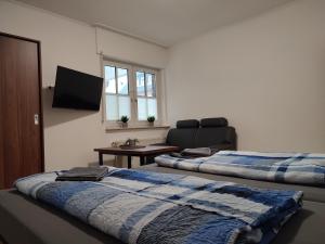 Postel nebo postele na pokoji v ubytování Tempel-inn Klosterstraße