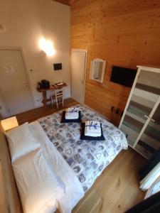 a bedroom with a bed with two meals on it at Agriturismo La Soglia Del Parco in Ranica