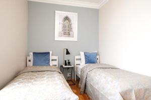 Postel nebo postele na pokoji v ubytování Tallinn City Apartments - 2 bedroom on Old Town main street Viru
