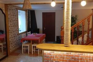 a dining room with a table and a red table at La Casa del Rio. in La Serna