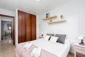 Posteľ alebo postele v izbe v ubytovaní MEDANO4YOU Los Viajeros Holiday Home