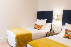 A bed or beds in a room at ISG Apartments Cedaceros 12