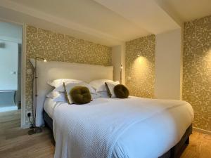 a bedroom with a large bed with two teddy bears on it at La Petite Adresse du 10Honfleur in Honfleur