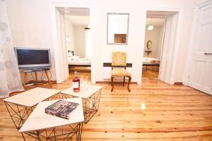 A television and/or entertainment centre at Traditional House with Ivy Garden
