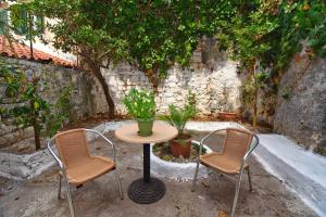 A patio or other outdoor area at Traditional House with Ivy Garden