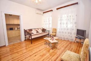A television and/or entertainment centre at Traditional House with Ivy Garden