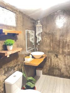 Koupelna v ubytování KAMURAYAW SIARGAO