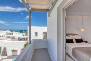 Posteľ alebo postele v izbe v ubytovaní Lilly Residence-All Sea View Suites, Adults Only