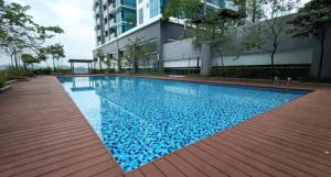 Bazén v ubytování Studio Units at Pacific Tower Near Jaya One by ComfyAsia nebo v jeho okolí