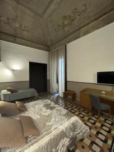 a bedroom with a large bed and a desk at Resort CostantiNapoli 27 in Naples