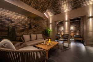 The Viaduct - Suites & More的休息区