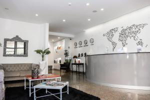 a living room with a large wall with a world map at Hotel Avenida in Póvoa de Varzim