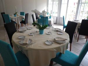 Restaurace v ubytování Hôtel Les Prateaux