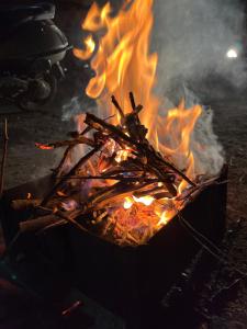 a fire in a grill with flames in it at YATIKA HOMESTAY in Shimla