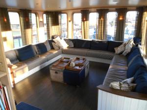 Gallery image of Hotelboat Iris in Amsterdam