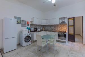 Η κουζίνα ή μικρή κουζίνα στο Bormla - Comfortable two bedroom apartment