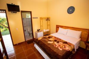 a bedroom with a bed and a bathroom with a shower at Garça Branca in São Roque de Minas