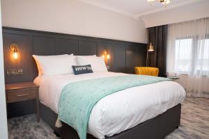 Postel nebo postele na pokoji v ubytování Erris Coast Hotel
