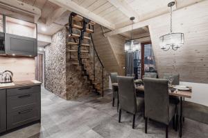 Kuchyňa alebo kuchynka v ubytovaní Góralska Antresola Apartament z Widokiem na Giewont