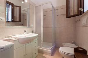 a bathroom with a sink and a shower and a toilet at Vatican Flat Cozy with Terrace in Rome