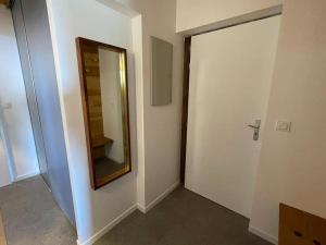 Zdjęcie z galerii obiektu Cozy 2 bedroom apartment in ski resort, panoramic lake view w mieście Thollon-les-Mémises