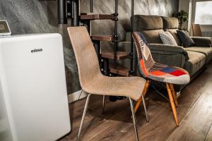 two chairs and a couch in a living room at Tofi in Madrid