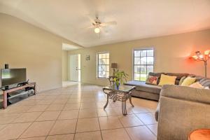 Fotografie z fotogalerie ubytování 3 Mi to Philippe Park and Pier Stunning Retreat v destinaci Safety Harbor