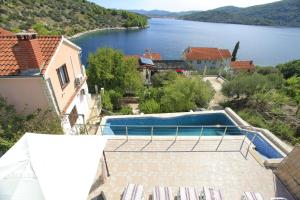 Casa con piscina y vistas al lago en Villa Hope 1, en Vela Luka