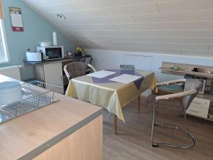 Kuchyň nebo kuchyňský kout v ubytování Ferienwohnung Seegarten