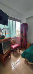 TV a/nebo společenská místnost v ubytování Private Cozy room with batroom in Miraflores
