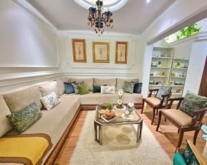 Afbeelding uit fotogalerij van Appart 5min de l'aéroport & tramway in Sale