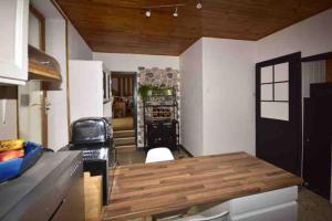 Kuchnia lub aneks kuchenny w obiekcie Le Gîte de Félix - Maison chaleureuse 190m2 - 6 ch - 20pers