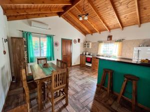 Η κουζίνα ή μικρή κουζίνα στο Alkimia del Río - Hogar, Arte, Piscina y Confort