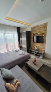 Ένα ή περισσότερα κρεβάτια σε δωμάτιο στο N LUX +12 φωτογραφίες