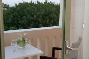 Ein Balkon oder eine Terrasse in der Unterkunft Aphrodite Samos Suites