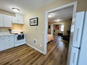 an open kitchen and living room in a apartment at Far East Escape- Salem in Salem