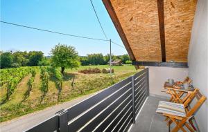 Zahrada ubytování 2 Bedroom Cozy Home In Kobasicari