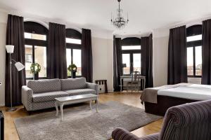 Posezení v ubytování Best Western Plus Grand Hotel + 37 fotografií