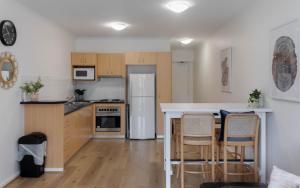 Kuchyň nebo kuchyňský kout v ubytování Carrington Views,3 Bedrooms, CBD, Parking