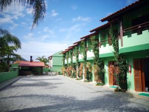 a building with a lot of ivy growing on it at Castelo da Ilha in Florianópolis
