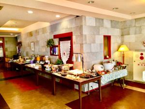 A restaurant or other place to eat at Ougiya Ryokan
