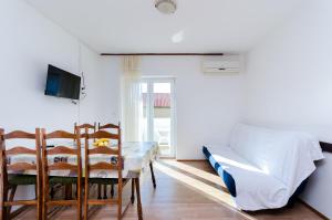 TV a/nebo společenská místnost v ubytování Apartments Anica J