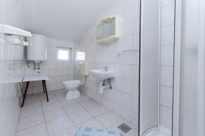 Koupelna v ubytování Apartments Anica J + 37 fotografií