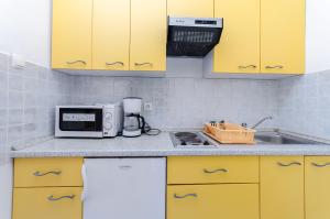Kuchyň nebo kuchyňský kout v ubytování Apartments Anica J